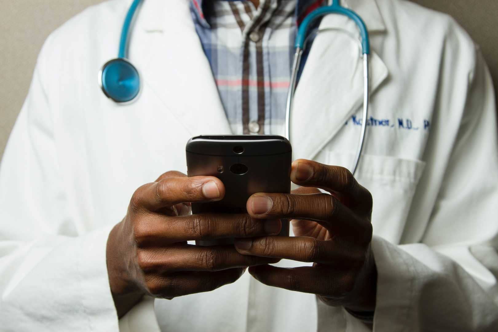 Doctor texting instead of paying attention for Maui Medical Malpractice Lawyer
